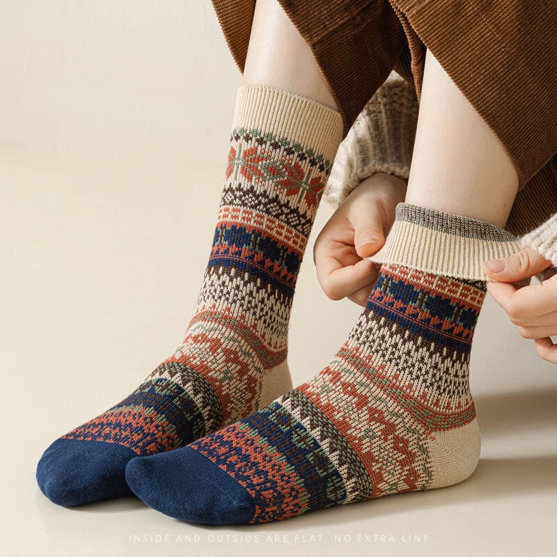 Pippa Women's Floral Cotton Blend Slouch Socks, view 1