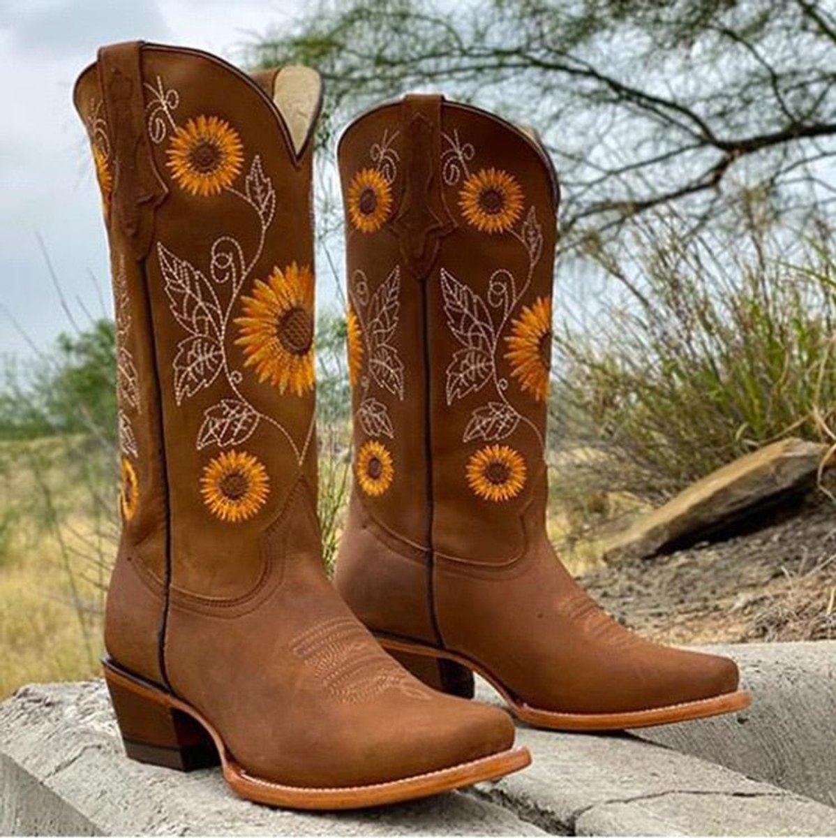 Wren Women's Sunflower Embroidered Pull On Western Boots, view 3
