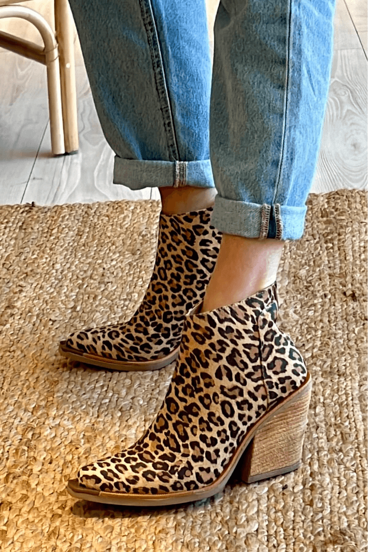 Belmonte Women's Pointed Toe Western Boots, view 4