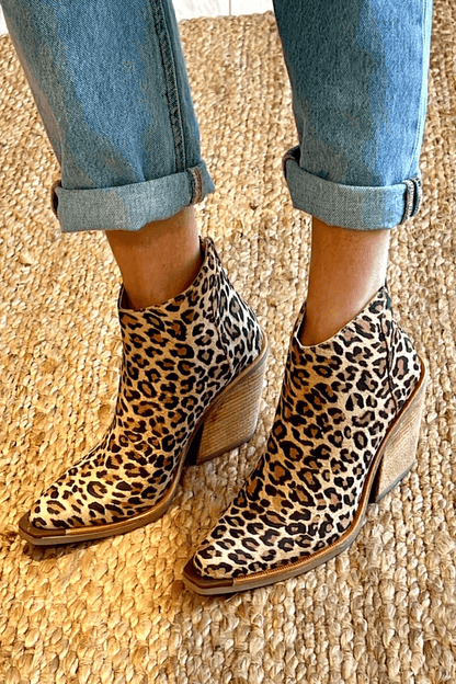 Belmonte Women's Pointed Toe Western Boots, view 2