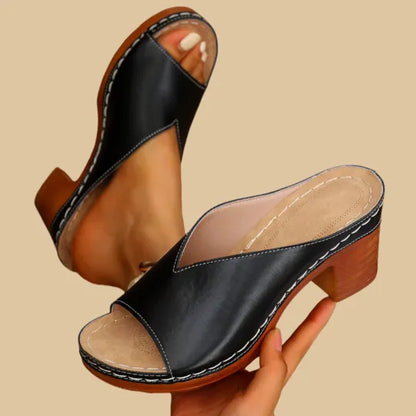 Una Women's Chunky Block Heel Buckle Sandals, view 3