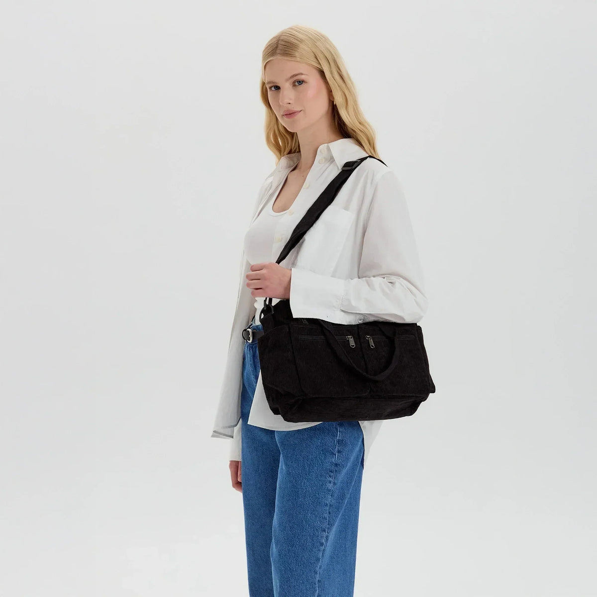 Kanna Women's Corduroy Crossbody Bag, view 33