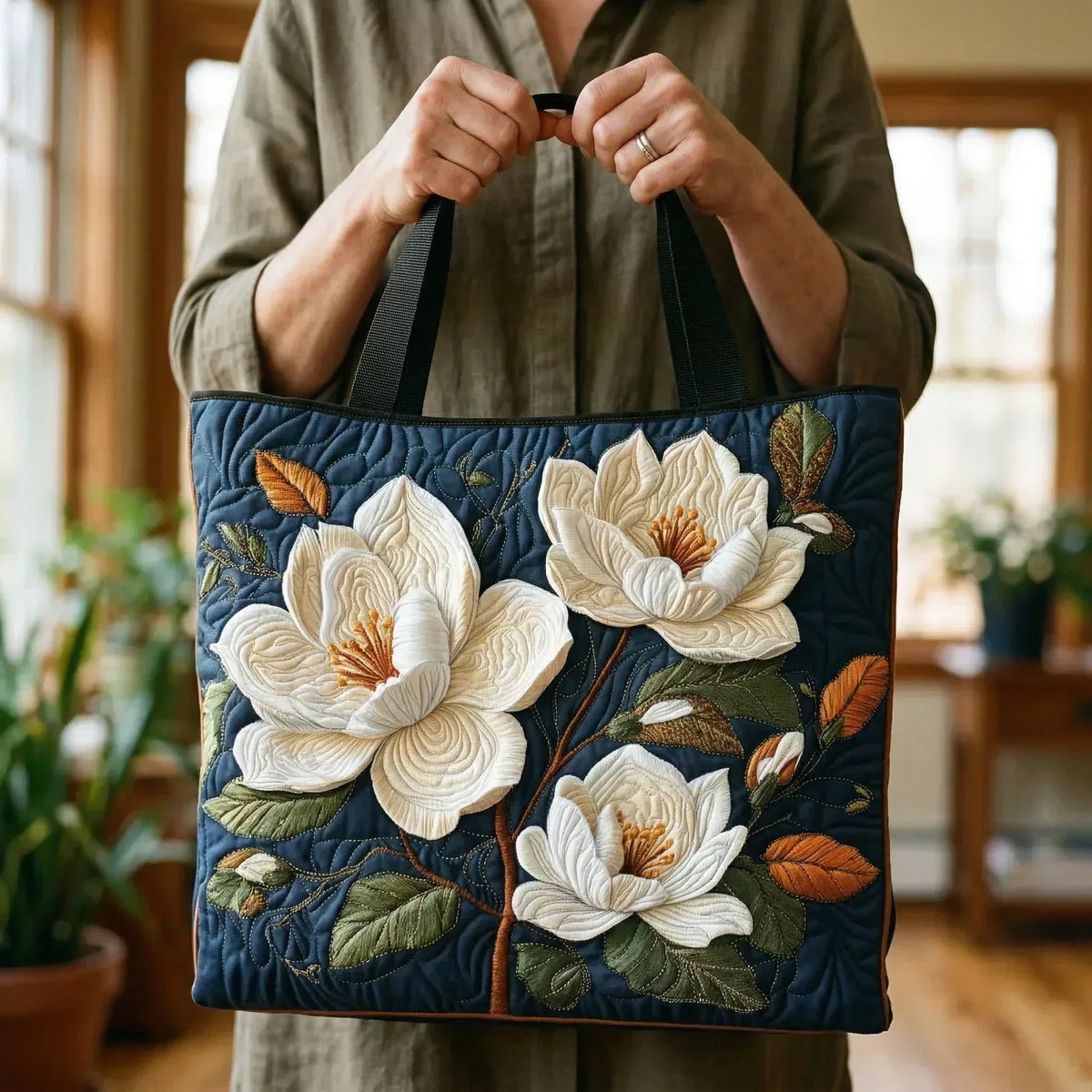 Morwenna Women's Quilted Magnolia Print Handbag, view 2