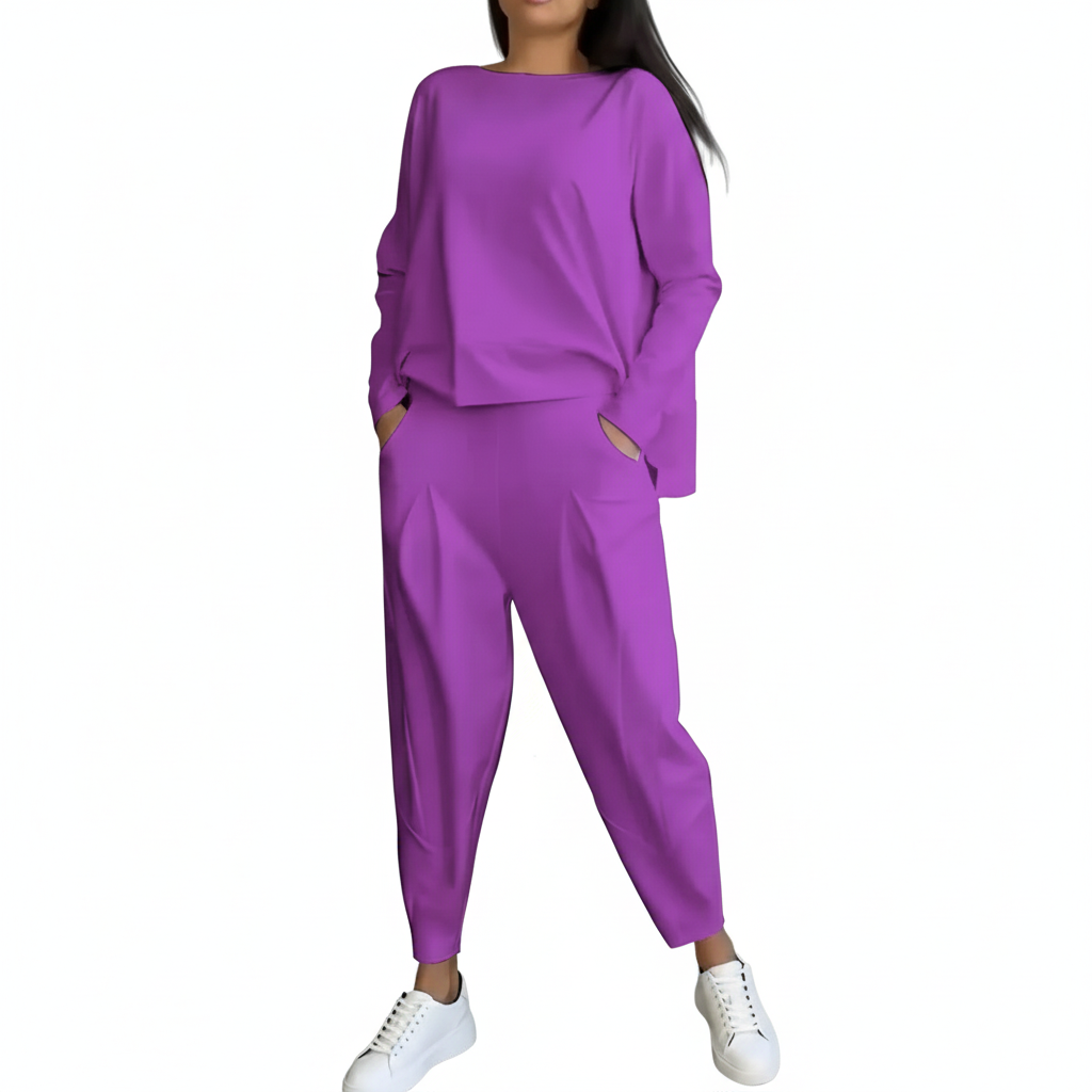 Women's Set with Round Neckline and Modern Style