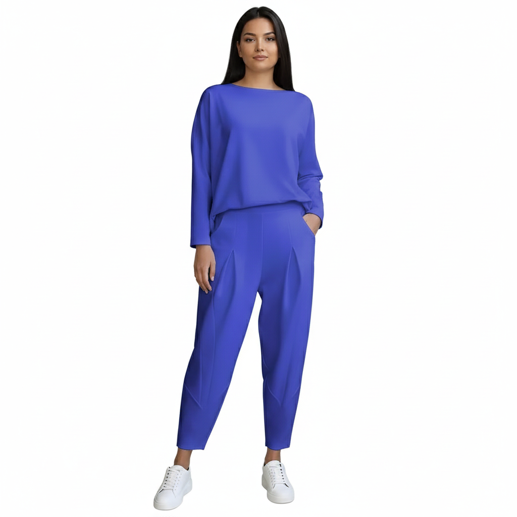 Women's Set with Round Neckline and Modern Style