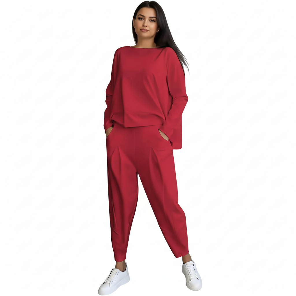 Women's Set with Round Neckline and Modern Style