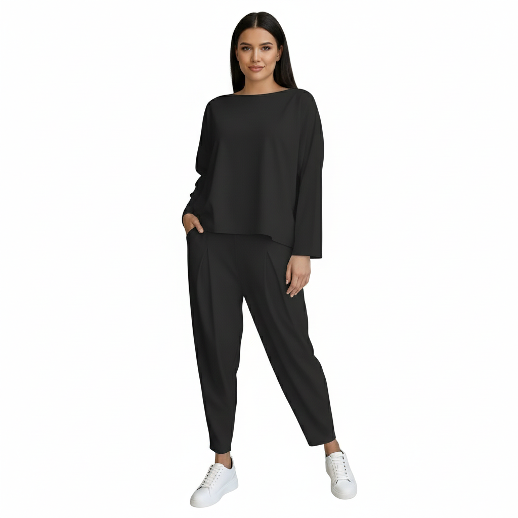 Women's Set with Round Neckline and Modern Style